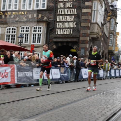 05.10.2025 - 20. swb-Marathon Bremen Yannick Fuchs http://msf.ph/oto/9281325 05.10.2025 12:55:24 Ziel 235, 7213, 7883 meine-sportfotos.de