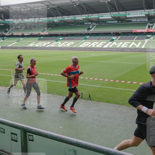 05.10.2025 - 20. swb-Marathon Bremen Michael Burmester http://msf.ph/oto/9281330 05.10.2025 13:04:36 Laufen im Stadion 100, 360, 414, 421, 470, 490, 607, 712, 898, 1012, 1019, 1061, 1080, 1084, 1132, 1413, 1468, 1478, 1695, 1746, 1834, 1852, 1914, 1997, 2009, 2086, 2333, 2399, 2536, 2617, 2664, 2802, 2901, 2989, 3072, 3216, 3346, 3413, 3433, 3483, 3485, 3561, 3658, 3901, 4001, 4005, 4187, 4241, 4243, 4244, 4335, 4501, 4524, 4627, 4634, 4637, 4638, 4671, 4757, 4793, 4803, 4838, 4840, 4858, 4928, 5082, 5137, 5212, 5247, 5286, 5295, 5343, 5446, 5464, 5832, 5969, 6011, 6287, 1336 meine-sportfotos.de