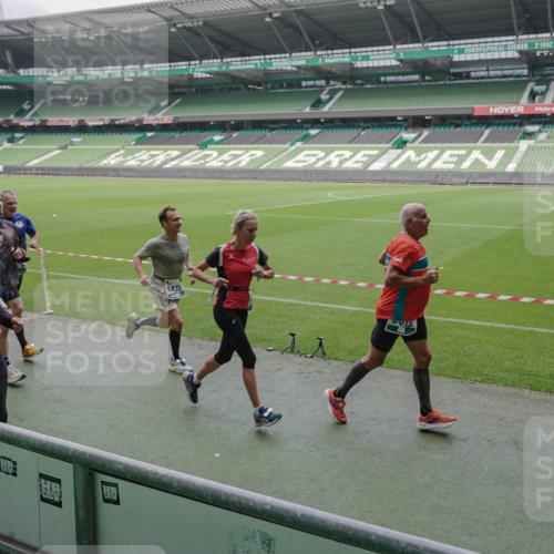 05.10.2025 - 20. swb-Marathon Bremen Michael Burmester http://msf.ph/oto/9281337 05.10.2025 13:04:37 Laufen im Stadion 100, 360, 414, 421, 470, 490, 607, 712, 898, 1012, 1019, 1061, 1080, 1084, 1132, 1413, 1468, 1478, 1695, 1746, 1765, 1834, 1852, 1914, 1997, 2009, 2086, 2333, 2399, 2536, 2617, 2664, 2802, 2901, 2989, 3072, 3216, 3346, 3413, 3433, 3483, 3485, 3561, 3658, 3901, 4001, 4005, 4187, 4241, 4243, 4244, 4335, 4501, 4524, 4627, 4634, 4637, 4638, 4671, 4757, 4793, 4803, 4838, 4840, 4858, 4928, 5082, 5137, 5212, 5247, 5286, 5295, 5343, 5446, 5464, 5832, 5969, 6011, 6287, 1336 meine-sportfotos.de