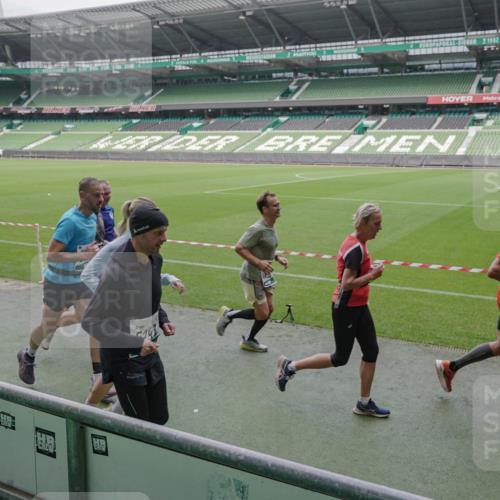 05.10.2025 - 20. swb-Marathon Bremen Michael Burmester http://msf.ph/oto/9281346 05.10.2025 13:04:37 Laufen im Stadion 100, 360, 414, 421, 470, 490, 607, 712, 898, 1012, 1019, 1061, 1080, 1084, 1132, 1413, 1468, 1478, 1695, 1746, 1765, 1834, 1852, 1914, 1997, 2009, 2086, 2333, 2399, 2536, 2617, 2664, 2802, 2901, 2989, 3072, 3216, 3346, 3413, 3433, 3483, 3485, 3561, 3658, 3901, 4001, 4005, 4187, 4241, 4243, 4244, 4335, 4501, 4524, 4627, 4634, 4637, 4638, 4671, 4757, 4793, 4803, 4838, 4840, 4858, 4928, 5082, 5137, 5212, 5247, 5286, 5295, 5343, 5446, 5464, 5832, 5969, 6011, 6287, 1336 meine-sportfotos.de