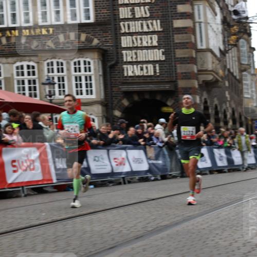 05.10.2025 - 20. swb-Marathon Bremen Yannick Fuchs http://msf.ph/oto/9281363 05.10.2025 12:55:24 Ziel 235, 7213, 7883 meine-sportfotos.de