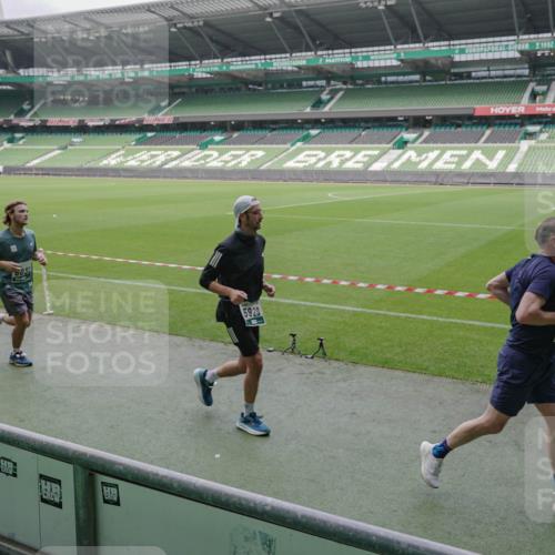 05.10.2025 - 20. swb-Marathon Bremen Michael Burmester http://msf.ph/oto/9281364 05.10.2025 13:04:40 Laufen im Stadion 100, 360, 421, 470, 490, 607, 712, 1012, 1019, 1061, 1080, 1084, 1132, 1413, 1468, 1478, 1695, 1746, 1765, 1834, 1852, 1914, 1997, 2009, 2086, 2333, 2399, 2536, 2584, 2617, 2664, 2802, 2901, 2989, 3008, 3216, 3346, 3413, 3433, 3445, 3483, 3485, 3561, 3658, 3901, 4001, 4005, 4187, 4241, 4243, 4244, 4335, 4501, 4524, 4627, 4634, 4637, 4638, 4671, 4757, 4793, 4803, 4838, 4840, 4858, 4928, 5082, 5212, 5247, 5286, 5295, 5343, 5446, 5464, 5832, 5969, 6011, 6287, 1336 meine-sportfotos.de