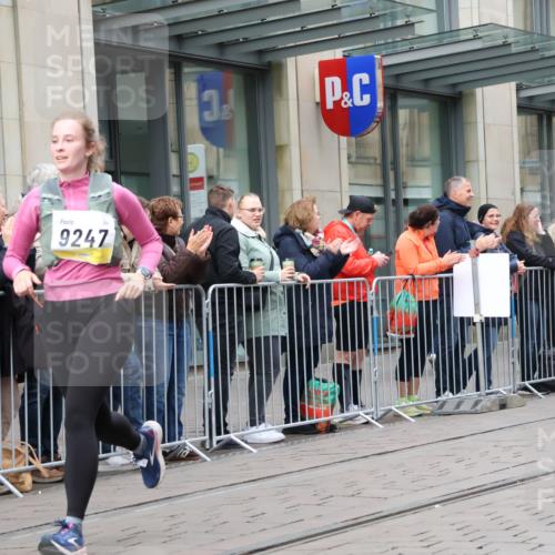 05.10.2025 - 20. swb-Marathon Bremen Strokosch-Dieckow http://msf.ph/oto/9281379 05.10.2025 11:18:52 Ziel 9247, 10488, 9247, 10488 meine-sportfotos.de