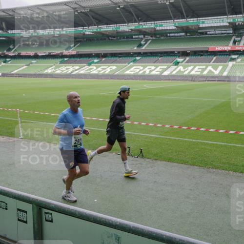 05.10.2025 - 20. swb-Marathon Bremen Michael Burmester http://msf.ph/oto/9281387 05.10.2025 13:04:43 Laufen im Stadion 100, 199, 360, 406, 421, 470, 490, 607, 712, 858, 1012, 1061, 1080, 1084, 1132, 1404, 1413, 1468, 1478, 1746, 1765, 1834, 1852, 1914, 1997, 2009, 2086, 2333, 2399, 2536, 2584, 2617, 2664, 2802, 2901, 2989, 3008, 3216, 3346, 3413, 3433, 3445, 3483, 3561, 3658, 3901, 4001, 4005, 4187, 4241, 4243, 4244, 4335, 4501, 4524, 4627, 4634, 4637, 4638, 4671, 4757, 4803, 4838, 4840, 4858, 4928, 5082, 5212, 5247, 5286, 5295, 5343, 5446, 5464, 5614, 5832, 5969, 6287, 1336 meine-sportfotos.de
