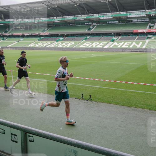 05.10.2025 - 20. swb-Marathon Bremen Michael Burmester http://msf.ph/oto/9281404 05.10.2025 13:04:46 Laufen im Stadion 100, 190, 199, 406, 421, 470, 490, 607, 712, 858, 1012, 1061, 1080, 1084, 1132, 1404, 1455, 1468, 1478, 1480, 1746, 1765, 1834, 1852, 1914, 1997, 2009, 2086, 2333, 2399, 2536, 2584, 2617, 2664, 2802, 2901, 2989, 3008, 3216, 3346, 3413, 3433, 3445, 3483, 3561, 3658, 3901, 4001, 4005, 4187, 4241, 4243, 4244, 4501, 4524, 4627, 4634, 4637, 4638, 4671, 4757, 4803, 4838, 4840, 4855, 4858, 4928, 5082, 5212, 5247, 5286, 5295, 5446, 5464, 5614, 5832, 5969, 6287 meine-sportfotos.de