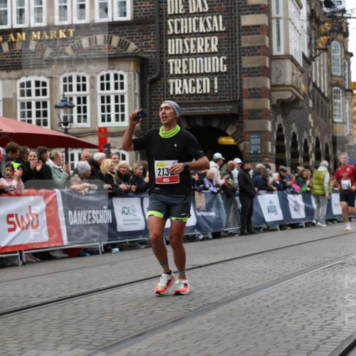 05.10.2025 - 20. swb-Marathon Bremen Yannick Fuchs http://msf.ph/oto/9281418 05.10.2025 12:55:25 Ziel 235, 474, 2132, 7213, 7883 meine-sportfotos.de
