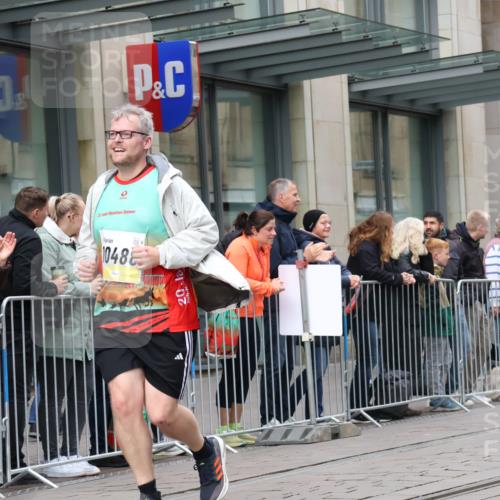05.10.2025 - 20. swb-Marathon Bremen Strokosch-Dieckow http://msf.ph/oto/9281419 05.10.2025 11:18:54 Ziel 9247, 10488, 9247, 10488 meine-sportfotos.de