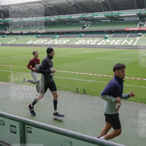 05.10.2025 - 20. swb-Marathon Bremen Michael Burmester http://msf.ph/oto/9281438 05.10.2025 13:04:49 Laufen im Stadion 100, 190, 199, 406, 421, 470, 490, 607, 712, 858, 924, 1012, 1061, 1080, 1132, 1404, 1455, 1478, 1480, 1746, 1765, 1834, 1852, 1914, 1997, 2009, 2086, 2333, 2399, 2536, 2584, 2604, 2617, 2664, 2802, 2901, 2989, 3008, 3049, 3216, 3346, 3378, 3380, 3413, 3433, 3445, 3483, 3561, 3658, 3901, 4001, 4187, 4241, 4243, 4244, 4376, 4501, 4627, 4634, 4671, 4757, 4803, 4838, 4840, 4855, 4858, 4928, 5082, 5247, 5286, 5295, 5446, 5464, 5614, 5832, 5904, 5969, 6287 meine-sportfotos.de