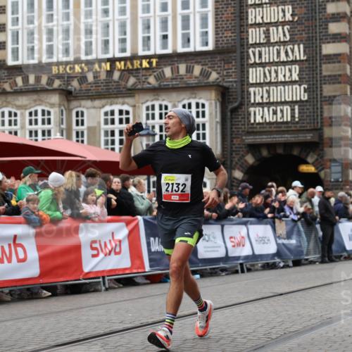 05.10.2025 - 20. swb-Marathon Bremen Yannick Fuchs http://msf.ph/oto/9281443 05.10.2025 12:55:25 Ziel 235, 474, 2132, 7213, 7883 meine-sportfotos.de