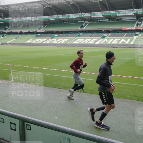 05.10.2025 - 20. swb-Marathon Bremen Michael Burmester http://msf.ph/oto/9281446 05.10.2025 13:04:49 Laufen im Stadion 100, 190, 199, 406, 421, 470, 490, 607, 712, 858, 924, 1012, 1061, 1080, 1132, 1404, 1455, 1478, 1480, 1746, 1765, 1834, 1852, 1914, 1997, 2009, 2086, 2333, 2399, 2536, 2584, 2604, 2617, 2664, 2802, 2901, 2989, 3008, 3049, 3216, 3346, 3378, 3380, 3413, 3433, 3445, 3483, 3561, 3658, 3901, 4001, 4187, 4241, 4243, 4244, 4376, 4501, 4627, 4634, 4671, 4757, 4803, 4838, 4840, 4855, 4858, 4928, 5082, 5247, 5286, 5295, 5446, 5464, 5614, 5832, 5904, 5969, 6287 meine-sportfotos.de