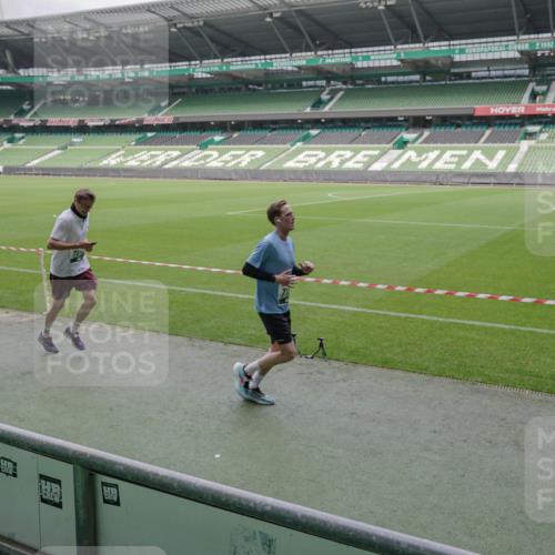 05.10.2025 - 20. swb-Marathon Bremen Michael Burmester http://msf.ph/oto/9281455 05.10.2025 13:04:50 Laufen im Stadion 100, 190, 199, 406, 421, 470, 490, 607, 712, 858, 924, 1012, 1061, 1080, 1132, 1404, 1455, 1478, 1480, 1746, 1765, 1834, 1852, 1914, 1997, 2009, 2086, 2333, 2399, 2536, 2584, 2604, 2617, 2664, 2802, 2901, 2989, 3008, 3049, 3216, 3346, 3378, 3380, 3413, 3433, 3445, 3483, 3561, 3658, 3901, 4001, 4187, 4241, 4243, 4244, 4376, 4501, 4627, 4634, 4671, 4757, 4803, 4838, 4840, 4855, 4858, 4928, 5082, 5247, 5286, 5295, 5446, 5464, 5614, 5832, 5904, 5969 meine-sportfotos.de