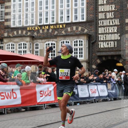 05.10.2025 - 20. swb-Marathon Bremen Yannick Fuchs http://msf.ph/oto/9281460 05.10.2025 12:55:26 Ziel 235, 474, 2132, 7213, 7883 meine-sportfotos.de