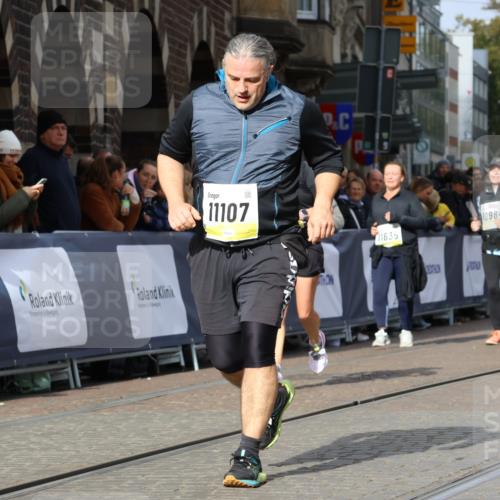 05.10.2025 - 20. swb-Marathon Bremen Strokosch-Dieckow http://msf.ph/oto/9281463 05.10.2025 11:15:03 Ziel 10496, 10647, 10984, 11107, 11635 meine-sportfotos.de