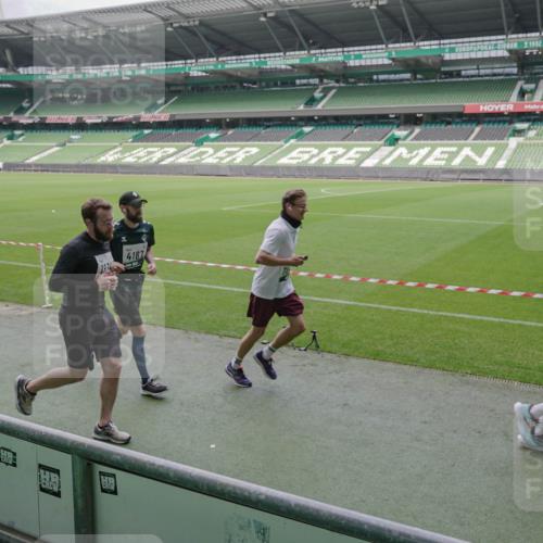05.10.2025 - 20. swb-Marathon Bremen Michael Burmester http://msf.ph/oto/9281465 05.10.2025 13:04:51 Laufen im Stadion 100, 190, 199, 406, 421, 470, 490, 607, 712, 858, 924, 1012, 1061, 1080, 1132, 1404, 1455, 1478, 1480, 1746, 1765, 1834, 1852, 1914, 1997, 2009, 2086, 2333, 2399, 2536, 2584, 2604, 2617, 2664, 2802, 2901, 2989, 3008, 3049, 3216, 3346, 3378, 3380, 3413, 3433, 3445, 3483, 3561, 3658, 3799, 3901, 4001, 4055, 4187, 4241, 4243, 4244, 4376, 4501, 4627, 4634, 4671, 4757, 4803, 4838, 4840, 4855, 4858, 4928, 5082, 5247, 5286, 5295, 5446, 5464, 5614, 5832, 5904, 5969 meine-sportfotos.de