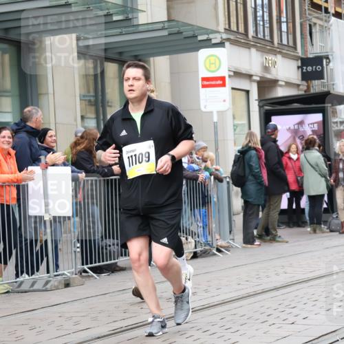 05.10.2025 - 20. swb-Marathon Bremen Strokosch-Dieckow http://msf.ph/oto/9281474 05.10.2025 11:19:06 Ziel 9247, 9705, 10488, 11109, 9247, 9705, 10488, 11109 meine-sportfotos.de