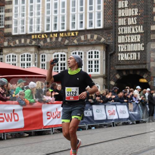 05.10.2025 - 20. swb-Marathon Bremen Yannick Fuchs http://msf.ph/oto/9281475 05.10.2025 12:55:26 Ziel 235, 474, 2132, 7213, 7883 meine-sportfotos.de