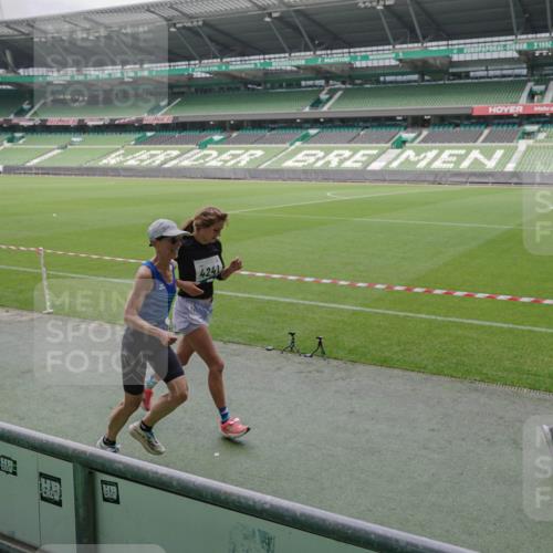 05.10.2025 - 20. swb-Marathon Bremen Michael Burmester http://msf.ph/oto/9281482 05.10.2025 13:04:52 Laufen im Stadion 100, 190, 199, 406, 421, 470, 490, 607, 678, 712, 858, 924, 1012, 1061, 1080, 1132, 1404, 1455, 1478, 1480, 1746, 1765, 1834, 1852, 1914, 1997, 2009, 2086, 2190, 2333, 2399, 2536, 2584, 2604, 2617, 2664, 2802, 2901, 2989, 3008, 3049, 3216, 3346, 3378, 3380, 3413, 3433, 3445, 3483, 3561, 3658, 3799, 3901, 4001, 4055, 4187, 4241, 4243, 4244, 4376, 4501, 4627, 4634, 4671, 4757, 4803, 4838, 4840, 4855, 4858, 4928, 5082, 5247, 5286, 5295, 5446, 5464, 5614, 5832, 5904 meine-sportfotos.de