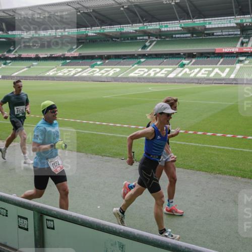 05.10.2025 - 20. swb-Marathon Bremen Michael Burmester http://msf.ph/oto/9281492 05.10.2025 13:04:53 Laufen im Stadion 100, 190, 199, 406, 421, 470, 490, 607, 678, 712, 858, 924, 1012, 1061, 1080, 1132, 1404, 1455, 1478, 1480, 1545, 1746, 1765, 1834, 1852, 1914, 1990, 1997, 2009, 2086, 2190, 2333, 2399, 2536, 2584, 2604, 2617, 2664, 2802, 2901, 2989, 3008, 3049, 3216, 3346, 3378, 3380, 3413, 3433, 3445, 3483, 3561, 3658, 3799, 3901, 4001, 4055, 4187, 4241, 4243, 4244, 4376, 4501, 4627, 4634, 4671, 4757, 4803, 4838, 4840, 4855, 4858, 4928, 5082, 5247, 5286, 5295, 5446, 5464, 5614, 5832, 5904 meine-sportfotos.de