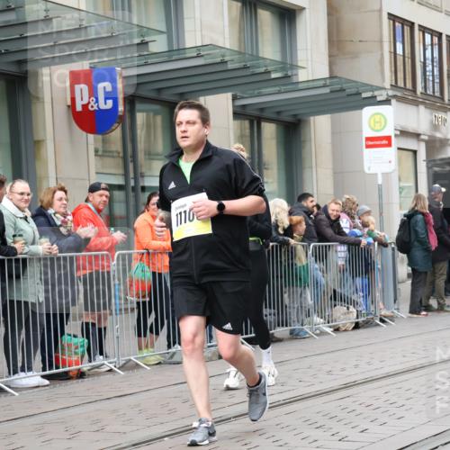 05.10.2025 - 20. swb-Marathon Bremen Strokosch-Dieckow http://msf.ph/oto/9281496 05.10.2025 11:19:07 Ziel 9705, 10488, 11109, 9705, 10488, 11109 meine-sportfotos.de