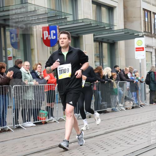 05.10.2025 - 20. swb-Marathon Bremen Strokosch-Dieckow http://msf.ph/oto/9281508 05.10.2025 11:19:07 Ziel 9705, 10488, 11109, 9705, 10488, 11109 meine-sportfotos.de