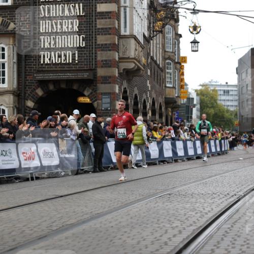 05.10.2025 - 20. swb-Marathon Bremen Yannick Fuchs http://msf.ph/oto/9281517 05.10.2025 12:55:26 Ziel 235, 474, 2132, 7213, 7883 meine-sportfotos.de