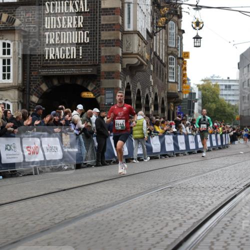 05.10.2025 - 20. swb-Marathon Bremen Yannick Fuchs http://msf.ph/oto/9281530 05.10.2025 12:55:26 Ziel 235, 474, 2132, 7213, 7883 meine-sportfotos.de