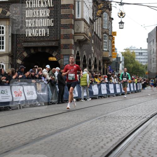 05.10.2025 - 20. swb-Marathon Bremen Yannick Fuchs http://msf.ph/oto/9281538 05.10.2025 12:55:27 Ziel 235, 474, 2132, 6444, 7213, 7883 meine-sportfotos.de