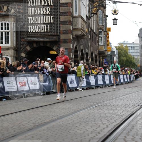 05.10.2025 - 20. swb-Marathon Bremen Yannick Fuchs http://msf.ph/oto/9281557 05.10.2025 12:55:27 Ziel 235, 474, 2132, 6444, 7213, 7883 meine-sportfotos.de