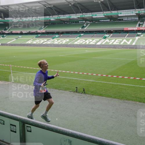 05.10.2025 - 20. swb-Marathon Bremen Michael Burmester http://msf.ph/oto/9281560 05.10.2025 13:05:03 Laufen im Stadion 100, 190, 199, 406, 421, 490, 607, 678, 712, 858, 924, 1012, 1061, 1132, 1404, 1455, 1480, 1545, 1746, 1765, 1834, 1840, 1867, 1990, 2009, 2058, 2086, 2190, 2399, 2536, 2584, 2604, 2664, 2802, 2901, 2935, 2989, 3008, 3025, 3049, 3216, 3346, 3378, 3380, 3413, 3433, 3445, 3483, 3561, 3658, 3799, 3901, 4001, 4055, 4187, 4207, 4241, 4243, 4244, 4376, 4501, 4627, 4634, 4665, 4671, 4757, 4838, 4855, 4858, 5082, 5247, 5286, 5295, 5446, 5464, 5614, 5904 meine-sportfotos.de
