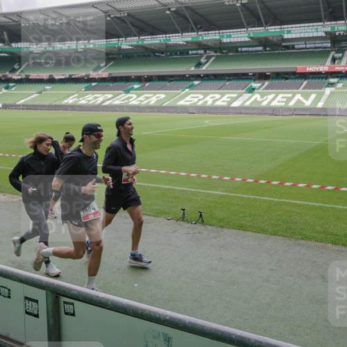 05.10.2025 - 20. swb-Marathon Bremen Michael Burmester http://msf.ph/oto/9281568 05.10.2025 13:05:04 Laufen im Stadion 190, 199, 406, 421, 490, 607, 678, 712, 858, 924, 1012, 1061, 1132, 1228, 1404, 1455, 1480, 1545, 1746, 1765, 1834, 1840, 1867, 1990, 2009, 2058, 2086, 2190, 2399, 2536, 2584, 2604, 2664, 2802, 2901, 2935, 2989, 3008, 3025, 3049, 3216, 3346, 3378, 3380, 3413, 3433, 3445, 3483, 3561, 3658, 3799, 3901, 4001, 4055, 4187, 4207, 4241, 4243, 4244, 4326, 4376, 4501, 4627, 4634, 4665, 4671, 4757, 4838, 4855, 4858, 4892, 5082, 5247, 5286, 5295, 5446, 5464, 5614, 5904, 6283 meine-sportfotos.de