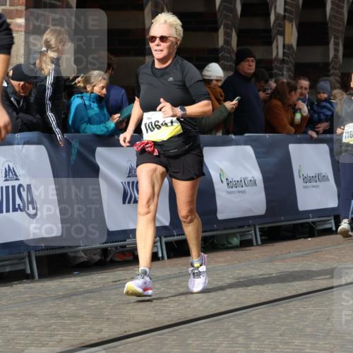 05.10.2025 - 20. swb-Marathon Bremen Strokosch-Dieckow http://msf.ph/oto/9281570 05.10.2025 11:15:05 Ziel 10496, 10647, 10984, 11107, 11293, 11635 meine-sportfotos.de