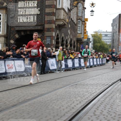 05.10.2025 - 20. swb-Marathon Bremen Yannick Fuchs http://msf.ph/oto/9281580 05.10.2025 12:55:27 Ziel 235, 474, 2132, 6444, 7213, 7883 meine-sportfotos.de