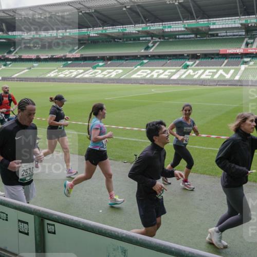 05.10.2025 - 20. swb-Marathon Bremen Michael Burmester http://msf.ph/oto/9281592 05.10.2025 13:05:05 Laufen im Stadion 190, 199, 406, 421, 490, 607, 678, 712, 858, 924, 1012, 1061, 1132, 1228, 1404, 1455, 1480, 1545, 1746, 1765, 1834, 1840, 1867, 1990, 2009, 2058, 2086, 2190, 2399, 2536, 2584, 2604, 2664, 2785, 2802, 2901, 2935, 2989, 3008, 3025, 3049, 3216, 3378, 3380, 3413, 3433, 3445, 3483, 3561, 3658, 3799, 3901, 4001, 4055, 4187, 4207, 4241, 4244, 4326, 4332, 4376, 4501, 4627, 4634, 4665, 4671, 4838, 4855, 4858, 4892, 5082, 5247, 5286, 5295, 5382, 5446, 5464, 5614, 5904, 6283 meine-sportfotos.de
