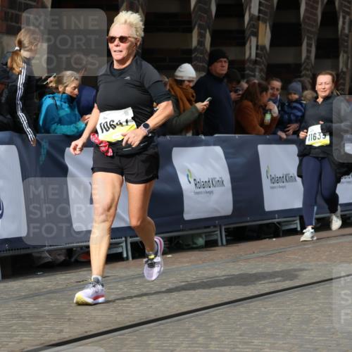 05.10.2025 - 20. swb-Marathon Bremen Strokosch-Dieckow http://msf.ph/oto/9281598 05.10.2025 11:15:05 Ziel 10496, 10647, 10984, 11107, 11293, 11635 meine-sportfotos.de