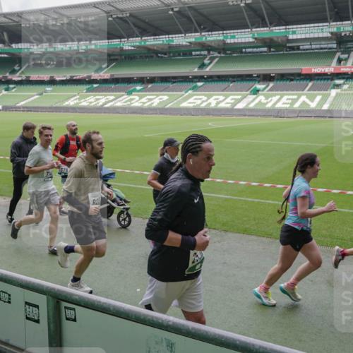 05.10.2025 - 20. swb-Marathon Bremen Michael Burmester http://msf.ph/oto/9281600 05.10.2025 13:05:06 Laufen im Stadion 190, 199, 406, 421, 490, 607, 678, 712, 858, 924, 1012, 1061, 1132, 1228, 1404, 1455, 1480, 1545, 1746, 1765, 1834, 1840, 1867, 1990, 2009, 2058, 2086, 2190, 2399, 2536, 2584, 2604, 2664, 2785, 2802, 2901, 2935, 2989, 3008, 3025, 3049, 3216, 3378, 3380, 3413, 3433, 3445, 3483, 3561, 3658, 3799, 3837, 3901, 4001, 4055, 4187, 4207, 4241, 4244, 4326, 4332, 4376, 4501, 4627, 4634, 4665, 4671, 4838, 4855, 4858, 4892, 4904, 5082, 5247, 5286, 5295, 5382, 5464, 5614, 5904, 6283 meine-sportfotos.de
