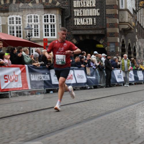 05.10.2025 - 20. swb-Marathon Bremen Yannick Fuchs http://msf.ph/oto/9281603 05.10.2025 12:55:28 Ziel 235, 474, 2132, 6444, 7213, 7883 meine-sportfotos.de