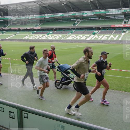 05.10.2025 - 20. swb-Marathon Bremen Michael Burmester http://msf.ph/oto/9281609 05.10.2025 13:05:06 Laufen im Stadion 190, 199, 406, 421, 490, 607, 678, 712, 858, 924, 1012, 1061, 1132, 1228, 1404, 1455, 1480, 1545, 1746, 1765, 1834, 1840, 1867, 1990, 2009, 2058, 2086, 2190, 2399, 2536, 2584, 2604, 2664, 2785, 2802, 2901, 2935, 2989, 3008, 3025, 3049, 3216, 3378, 3380, 3413, 3433, 3445, 3483, 3561, 3658, 3799, 3837, 3901, 4001, 4055, 4187, 4207, 4241, 4244, 4326, 4332, 4376, 4501, 4627, 4634, 4665, 4671, 4838, 4855, 4858, 4892, 4904, 5082, 5247, 5286, 5295, 5382, 5464, 5614, 5904, 6283 meine-sportfotos.de