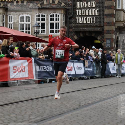 05.10.2025 - 20. swb-Marathon Bremen Yannick Fuchs http://msf.ph/oto/9281612 05.10.2025 12:55:28 Ziel 235, 474, 2132, 6444, 7213, 7883 meine-sportfotos.de