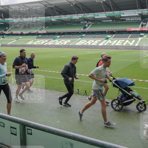 05.10.2025 - 20. swb-Marathon Bremen Michael Burmester http://msf.ph/oto/9281617 05.10.2025 13:05:07 Laufen im Stadion 190, 199, 406, 421, 490, 678, 712, 858, 924, 1061, 1132, 1228, 1404, 1455, 1480, 1545, 1746, 1765, 1834, 1840, 1867, 1990, 2009, 2058, 2086, 2190, 2399, 2536, 2584, 2604, 2664, 2785, 2802, 2901, 2935, 2989, 3008, 3025, 3049, 3216, 3378, 3380, 3413, 3433, 3445, 3483, 3561, 3658, 3799, 3837, 3901, 4001, 4055, 4187, 4207, 4241, 4244, 4326, 4332, 4376, 4501, 4627, 4634, 4665, 4671, 4838, 4855, 4858, 4892, 4904, 5082, 5247, 5286, 5295, 5382, 5614, 5904, 6283 meine-sportfotos.de