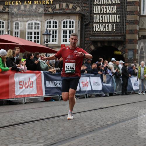 05.10.2025 - 20. swb-Marathon Bremen Yannick Fuchs http://msf.ph/oto/9281619 05.10.2025 12:55:28 Ziel 235, 474, 2132, 6444, 7213, 7883 meine-sportfotos.de