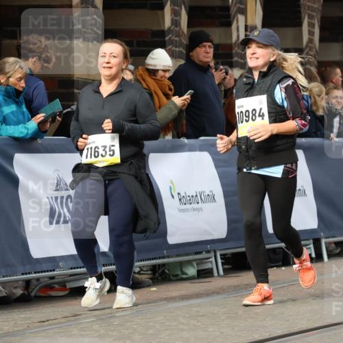 05.10.2025 - 20. swb-Marathon Bremen Strokosch-Dieckow http://msf.ph/oto/9281625 05.10.2025 11:15:07 Ziel 10647, 10984, 11107, 11293, 11635 meine-sportfotos.de