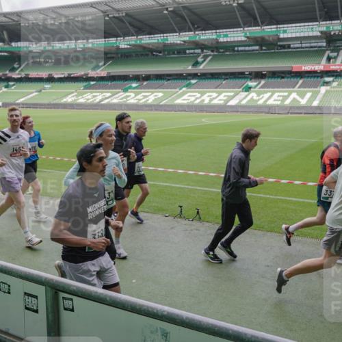 05.10.2025 - 20. swb-Marathon Bremen Michael Burmester http://msf.ph/oto/9281627 05.10.2025 13:05:07 Laufen im Stadion 190, 199, 406, 421, 490, 678, 712, 858, 924, 1061, 1132, 1228, 1404, 1455, 1480, 1545, 1746, 1765, 1834, 1840, 1867, 1990, 2009, 2058, 2086, 2190, 2399, 2536, 2584, 2604, 2664, 2785, 2802, 2901, 2935, 2989, 3008, 3025, 3049, 3216, 3378, 3380, 3413, 3433, 3445, 3483, 3561, 3658, 3799, 3837, 3901, 4001, 4055, 4187, 4207, 4241, 4244, 4326, 4332, 4376, 4501, 4627, 4634, 4665, 4671, 4838, 4855, 4858, 4892, 4904, 5082, 5247, 5286, 5295, 5382, 5614, 5904, 6283 meine-sportfotos.de