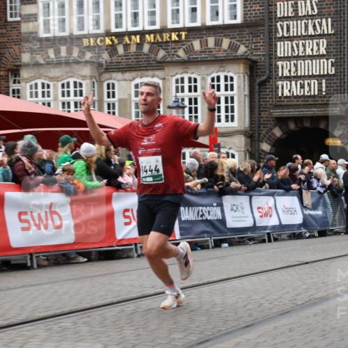 05.10.2025 - 20. swb-Marathon Bremen Yannick Fuchs http://msf.ph/oto/9281635 05.10.2025 12:55:28 Ziel 235, 474, 2132, 6444, 7213, 7883 meine-sportfotos.de