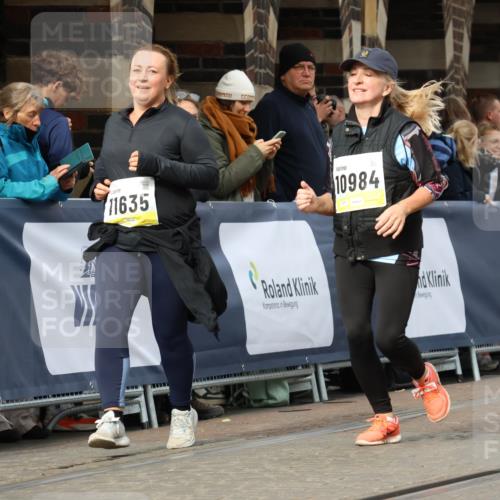05.10.2025 - 20. swb-Marathon Bremen Strokosch-Dieckow http://msf.ph/oto/9281650 05.10.2025 11:15:07 Ziel 10647, 10984, 11107, 11293, 11635 meine-sportfotos.de