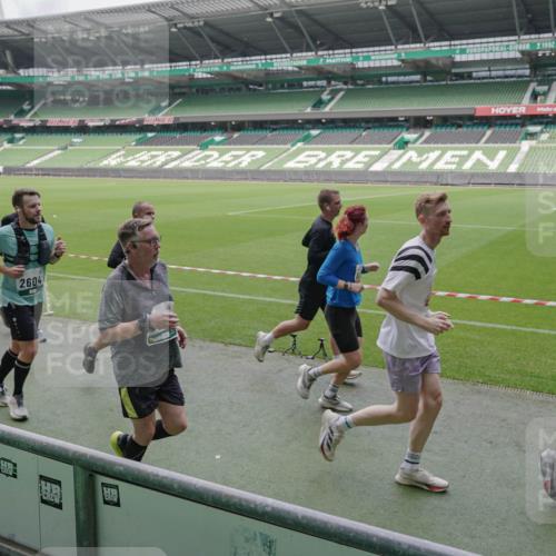 05.10.2025 - 20. swb-Marathon Bremen Michael Burmester http://msf.ph/oto/9281652 05.10.2025 13:05:08 Laufen im Stadion 190, 199, 406, 421, 490, 678, 712, 858, 924, 1061, 1132, 1228, 1404, 1455, 1480, 1545, 1746, 1765, 1834, 1840, 1867, 1990, 2009, 2058, 2086, 2190, 2399, 2536, 2584, 2604, 2664, 2785, 2802, 2901, 2935, 2989, 3008, 3025, 3049, 3216, 3378, 3380, 3413, 3433, 3445, 3483, 3561, 3658, 3799, 3837, 3901, 4001, 4055, 4187, 4207, 4241, 4244, 4326, 4332, 4376, 4501, 4627, 4634, 4665, 4671, 4838, 4855, 4858, 4892, 4904, 5082, 5247, 5286, 5295, 5382, 5614, 5904, 6283 meine-sportfotos.de