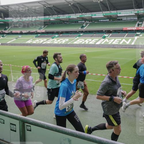 05.10.2025 - 20. swb-Marathon Bremen Michael Burmester http://msf.ph/oto/9281656 05.10.2025 13:05:09 Laufen im Stadion 190, 199, 406, 421, 490, 678, 712, 858, 924, 1061, 1132, 1228, 1404, 1455, 1480, 1545, 1702, 1746, 1765, 1834, 1840, 1867, 1990, 2009, 2058, 2086, 2190, 2399, 2536, 2584, 2604, 2664, 2785, 2802, 2901, 2935, 2989, 3008, 3025, 3049, 3216, 3378, 3380, 3413, 3433, 3445, 3483, 3561, 3658, 3799, 3837, 3901, 4001, 4055, 4187, 4207, 4241, 4244, 4326, 4332, 4376, 4501, 4627, 4634, 4665, 4671, 4838, 4855, 4858, 4892, 4904, 5082, 5247, 5286, 5295, 5382, 5614, 5904, 6283 meine-sportfotos.de