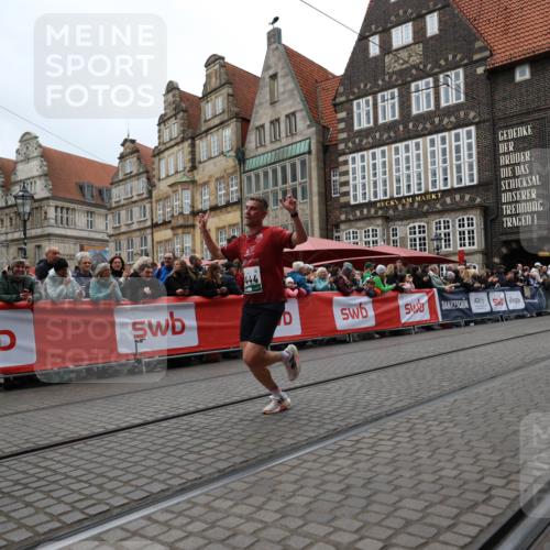 05.10.2025 - 20. swb-Marathon Bremen Yannick Fuchs http://msf.ph/oto/9281671 05.10.2025 12:55:29 Ziel 235, 474, 2132, 6444, 7213, 7883 meine-sportfotos.de