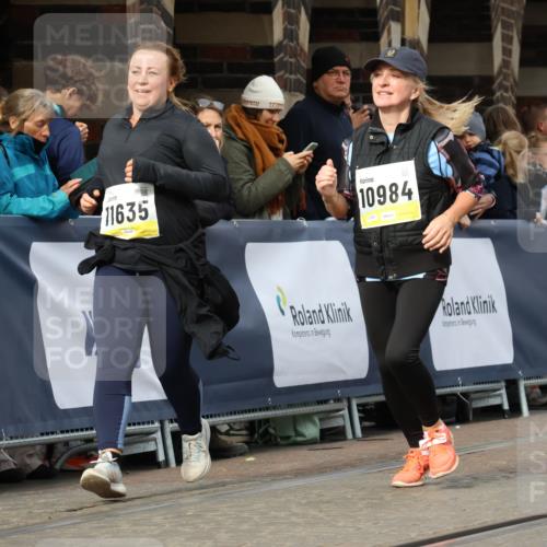 05.10.2025 - 20. swb-Marathon Bremen Strokosch-Dieckow http://msf.ph/oto/9281677 05.10.2025 11:15:07 Ziel 10647, 10984, 11107, 11293, 11635 meine-sportfotos.de