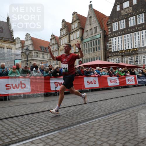 05.10.2025 - 20. swb-Marathon Bremen Yannick Fuchs http://msf.ph/oto/9281678 05.10.2025 12:55:29 Ziel 235, 474, 2132, 6444, 7213, 7883 meine-sportfotos.de