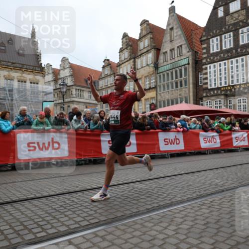 05.10.2025 - 20. swb-Marathon Bremen Yannick Fuchs http://msf.ph/oto/9281683 05.10.2025 12:55:29 Ziel 235, 474, 2132, 6444, 7213, 7883 meine-sportfotos.de